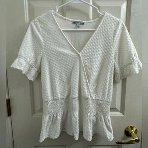Moa Moa white v neck Swiss dot short sleeve smocked blouse
